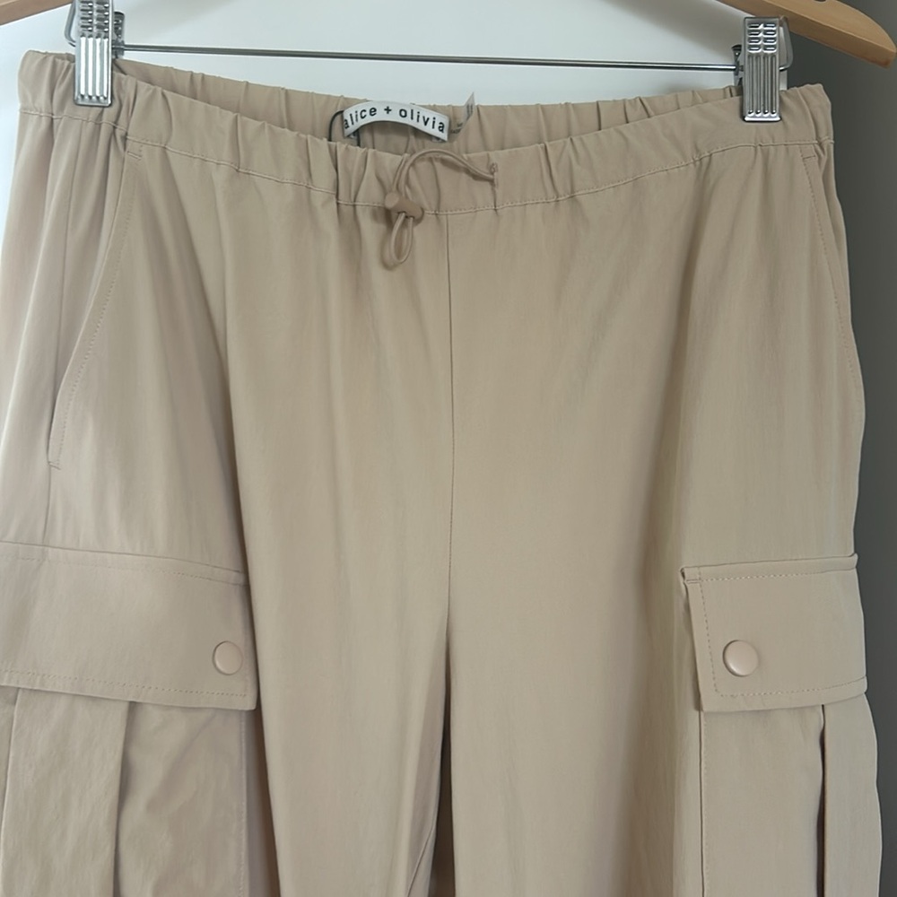 New Alice and Olivia Shara parachute cargo pants - Picture 4 of 16